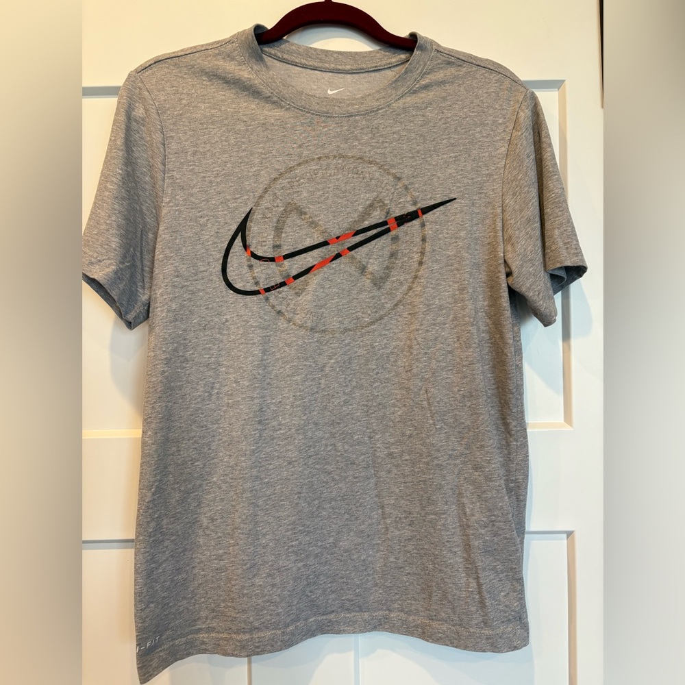 The Nike Tee. Men’s. Small